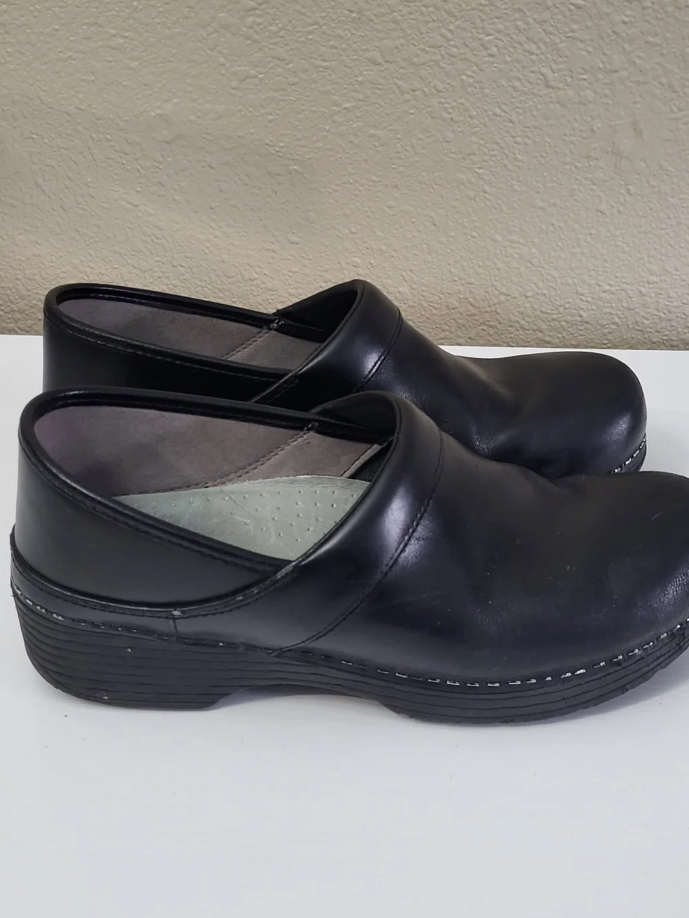 Dansko Womens Black Leather Professional Clog Size 39 8.5
